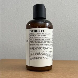 Le Labo Thé Noir 29 Perfuming Conditioner — Brown and White Bottle